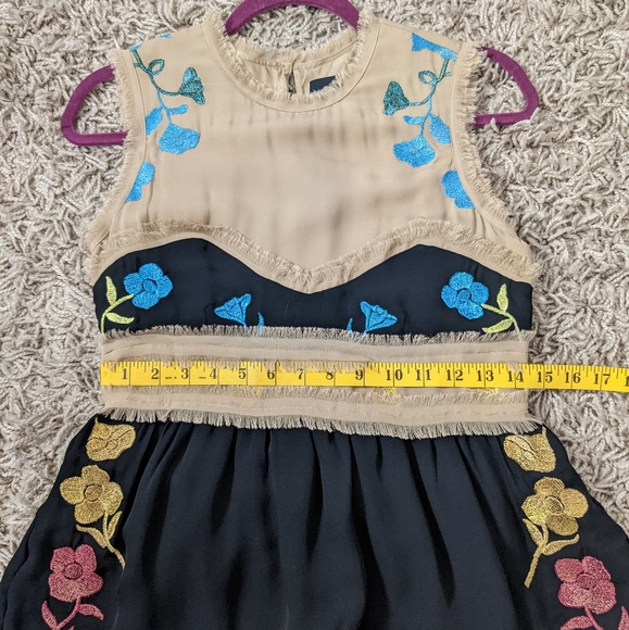 Cynthia Rowley Embroidered Silk Peplum Top Sz S/M - Picture 9 of 9